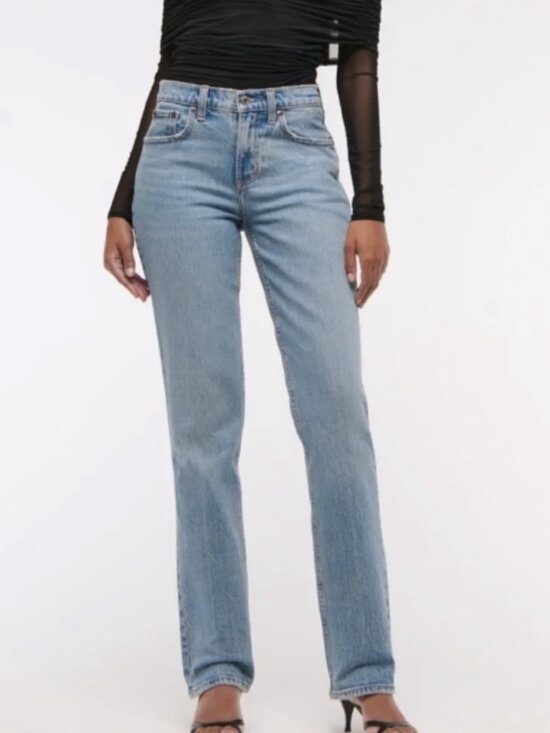 Abercrombie & Fitch Denim - Abercrombie & Fitch The Straight Mid Rise Curve Love Jeans 26 2S Short